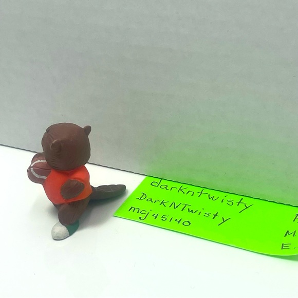 NWT Vintage Hallmark Merry Miniature Beaver with football - Picture 3 of 12